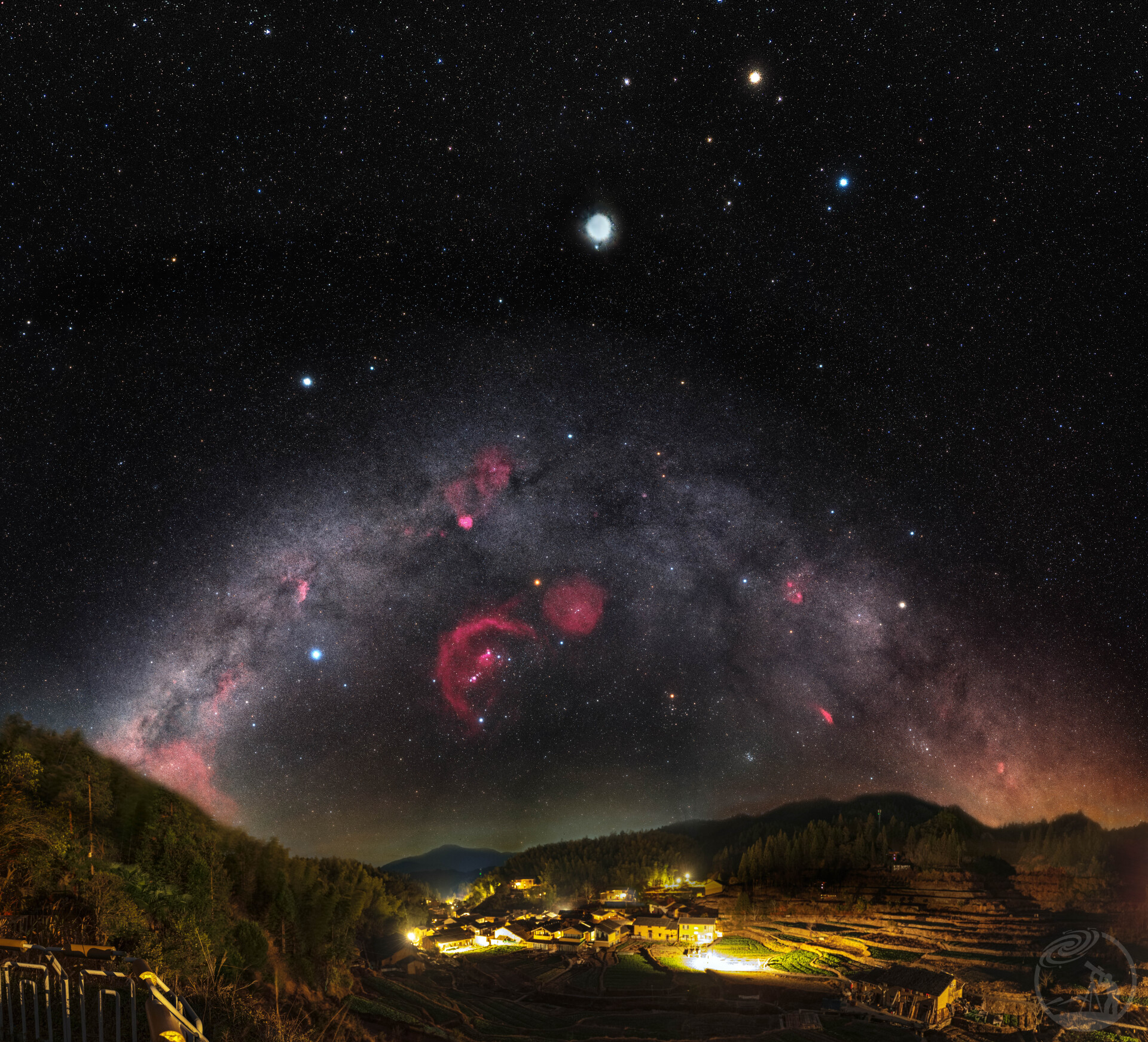 高田坑村冬季银河拱桥