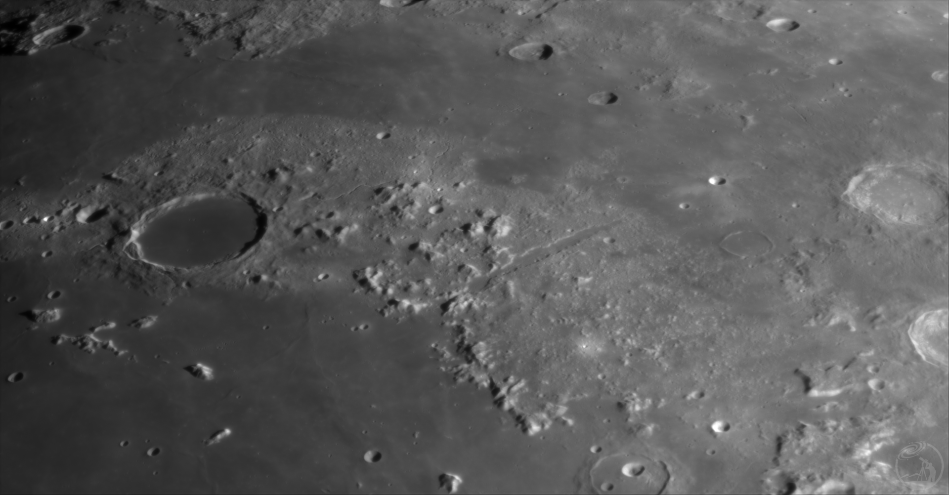 月面-柏拉图环形山