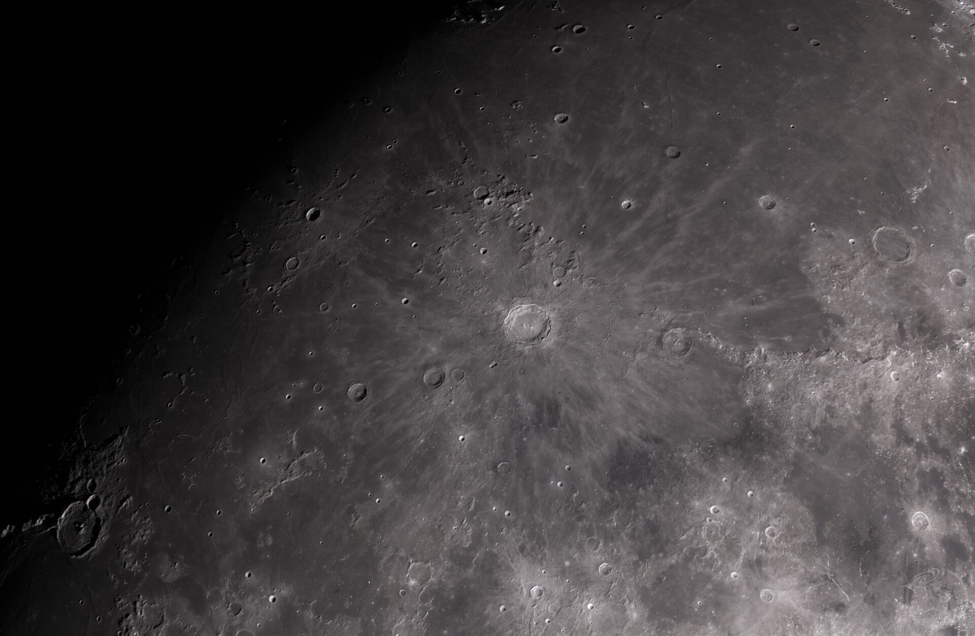 迤沙拉的85.9%盈凸月