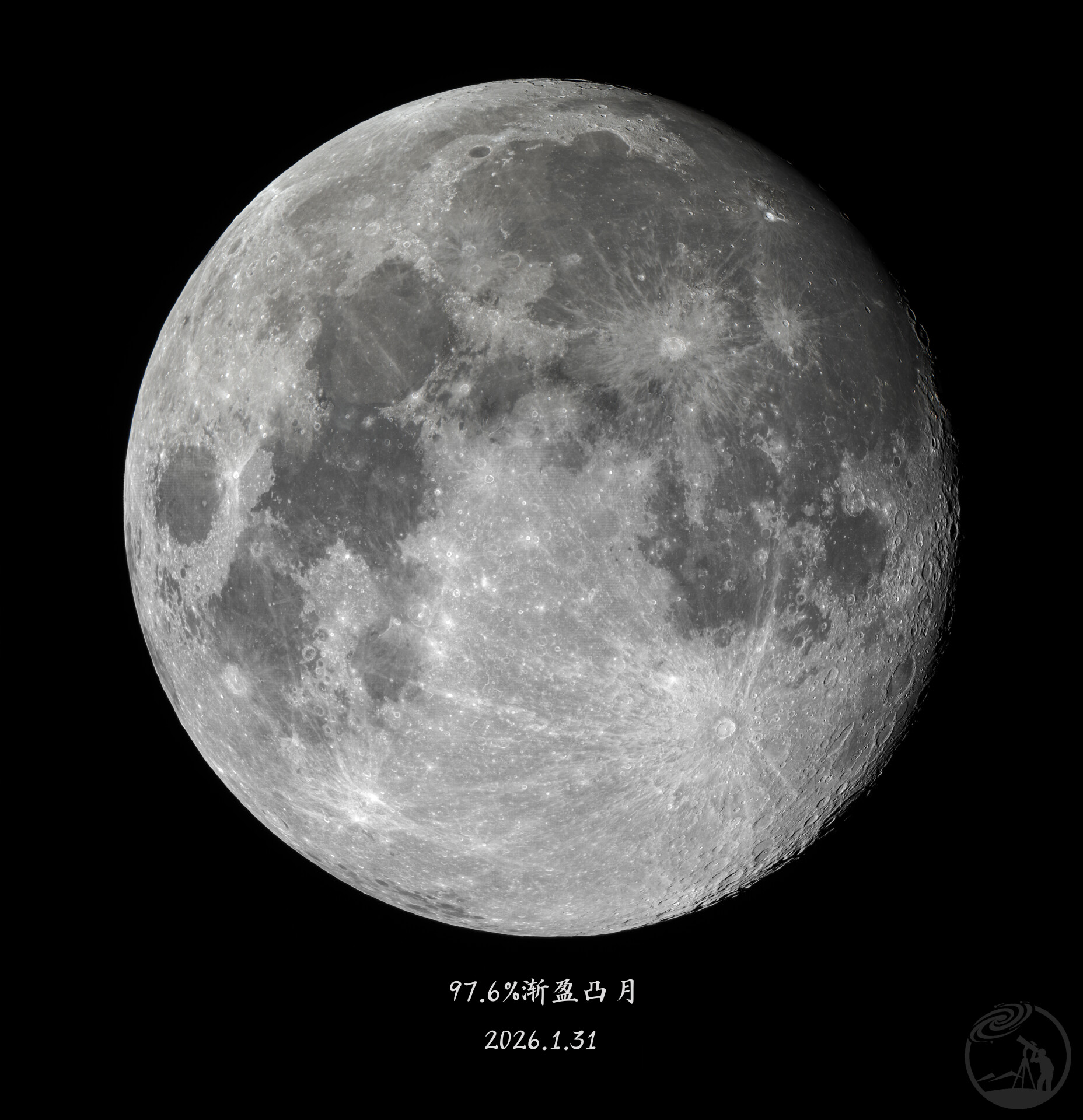 新鲜出炉的渐盈凸月