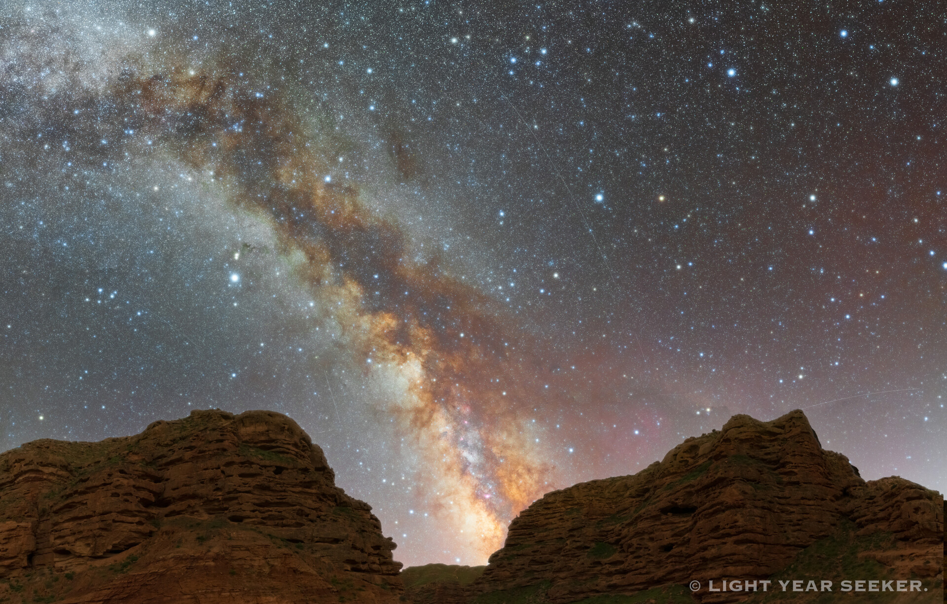 《峡谷与银河的低声私语》
