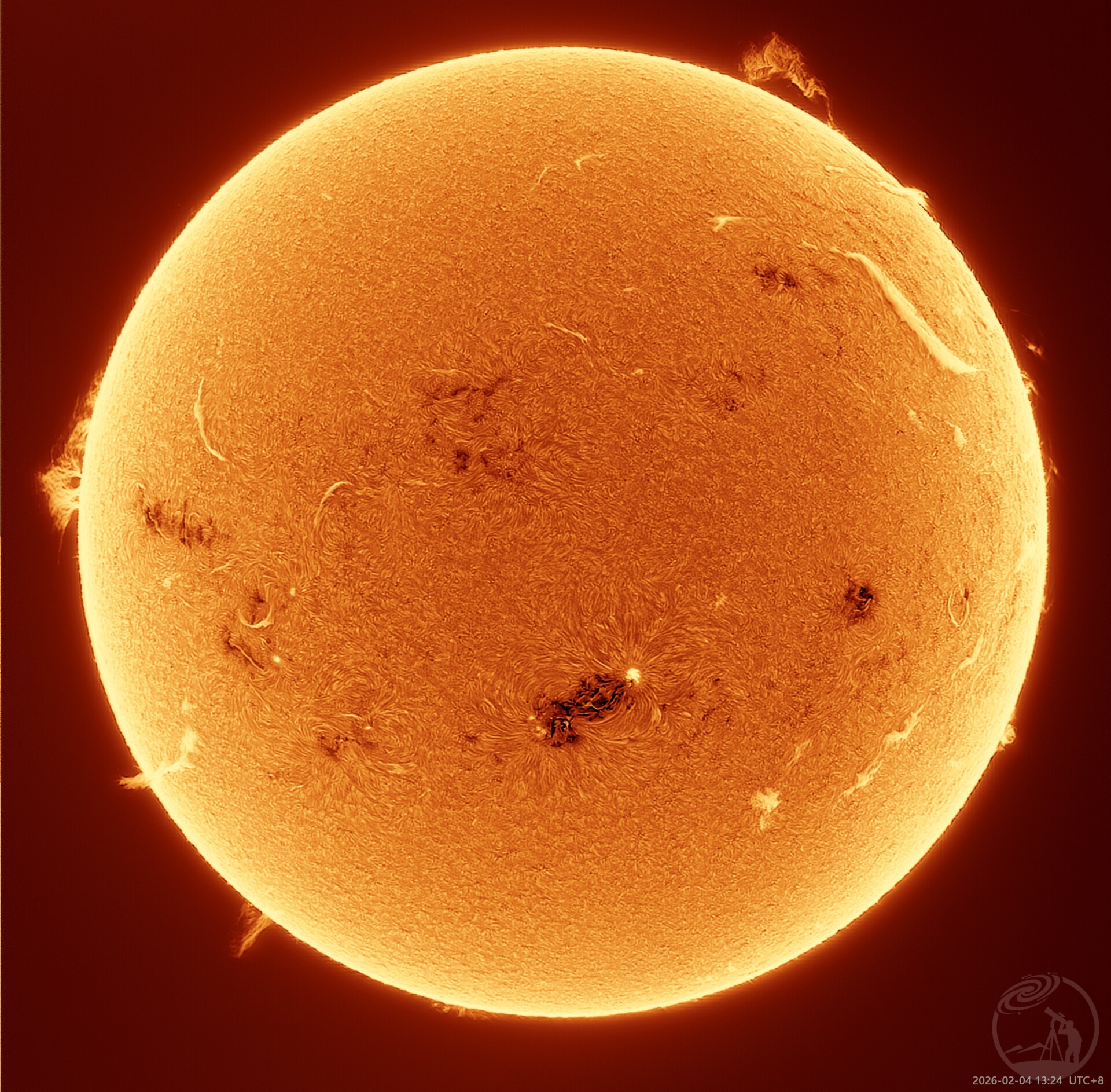 2月4日的X级耀斑和日珥