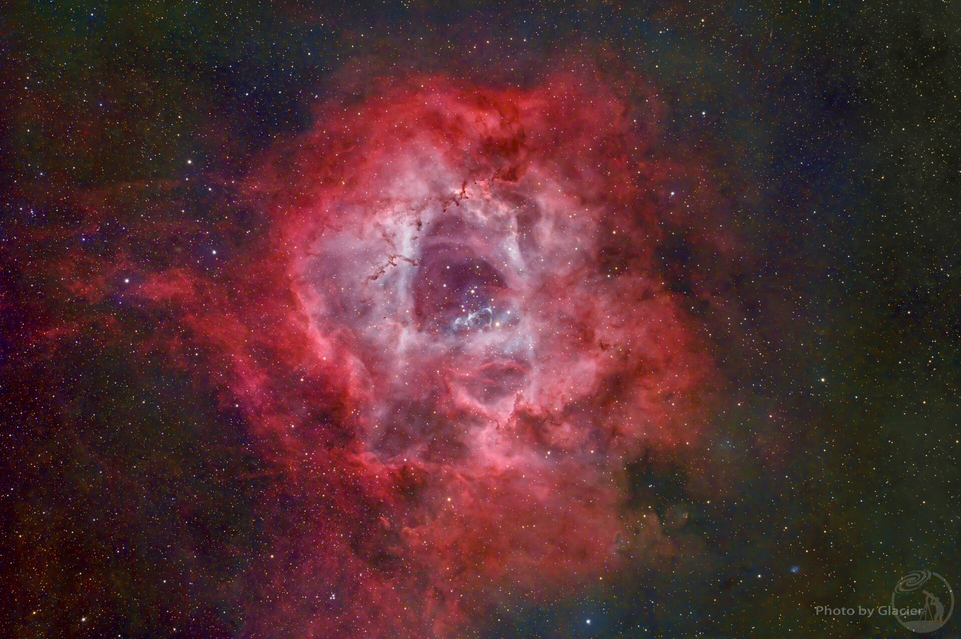 本色的玫瑰星云