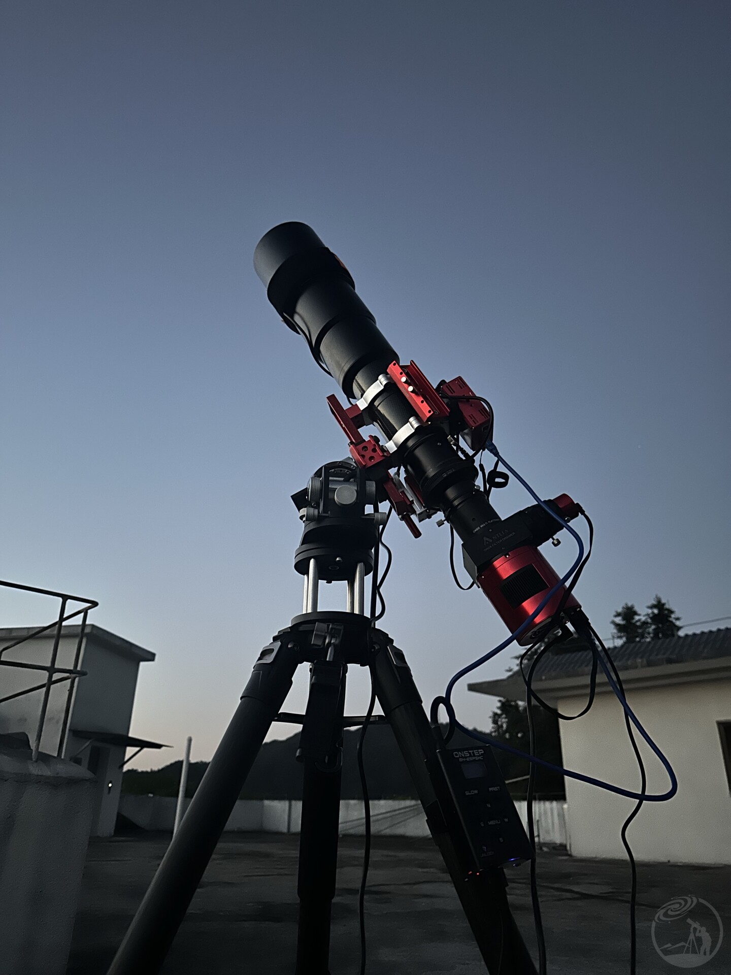 本色的玫瑰星云