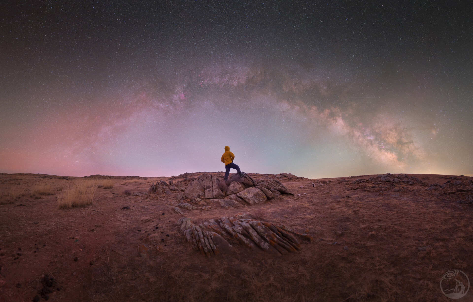 旷野岩石上星空之约