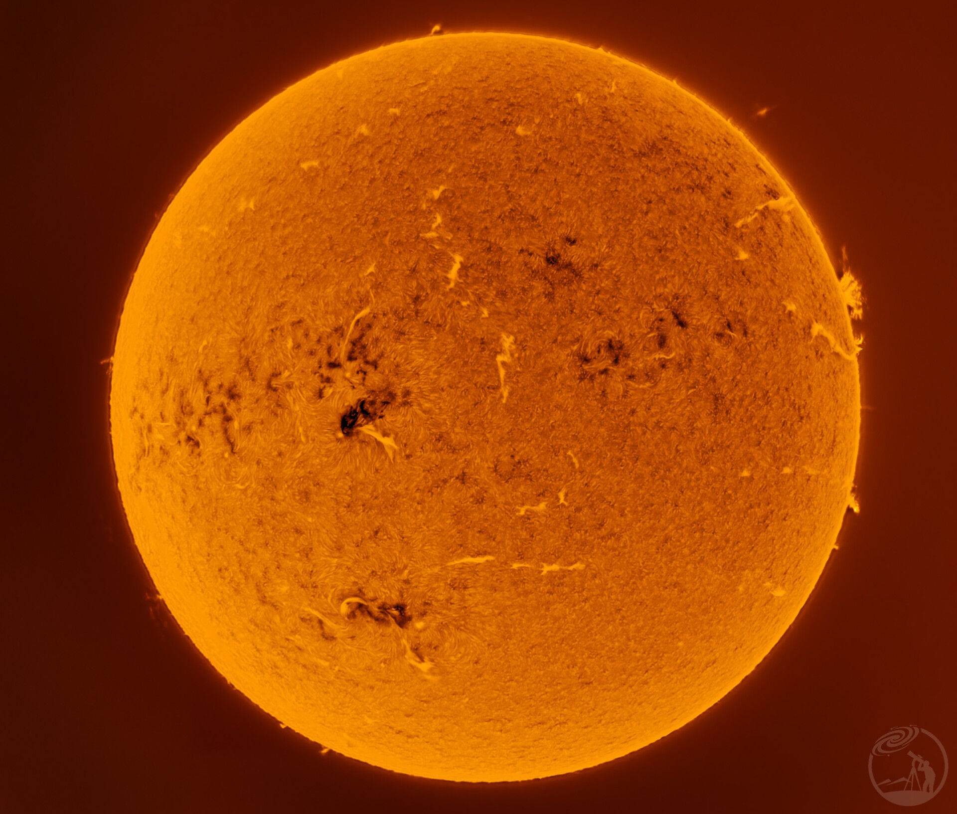 4/5/2026 明亮的耀斑区域