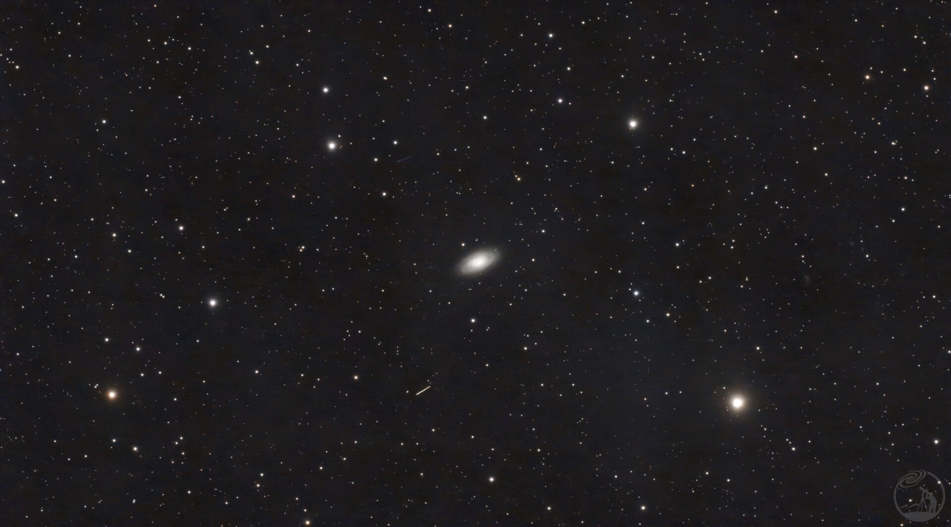 M64和疑似小行星387 Aquitania