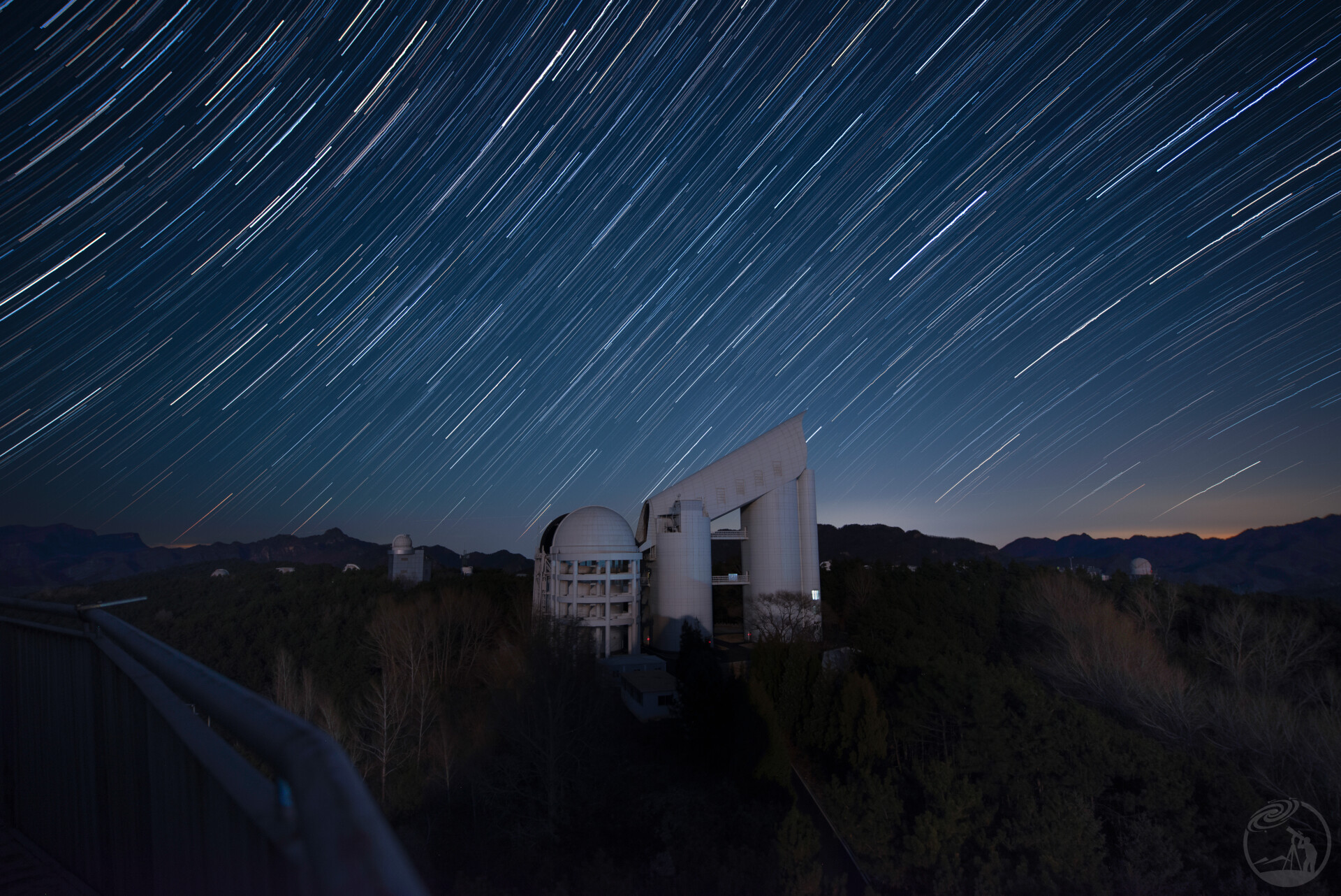 郭守敬望远镜（LAMOST）与绚丽星轨