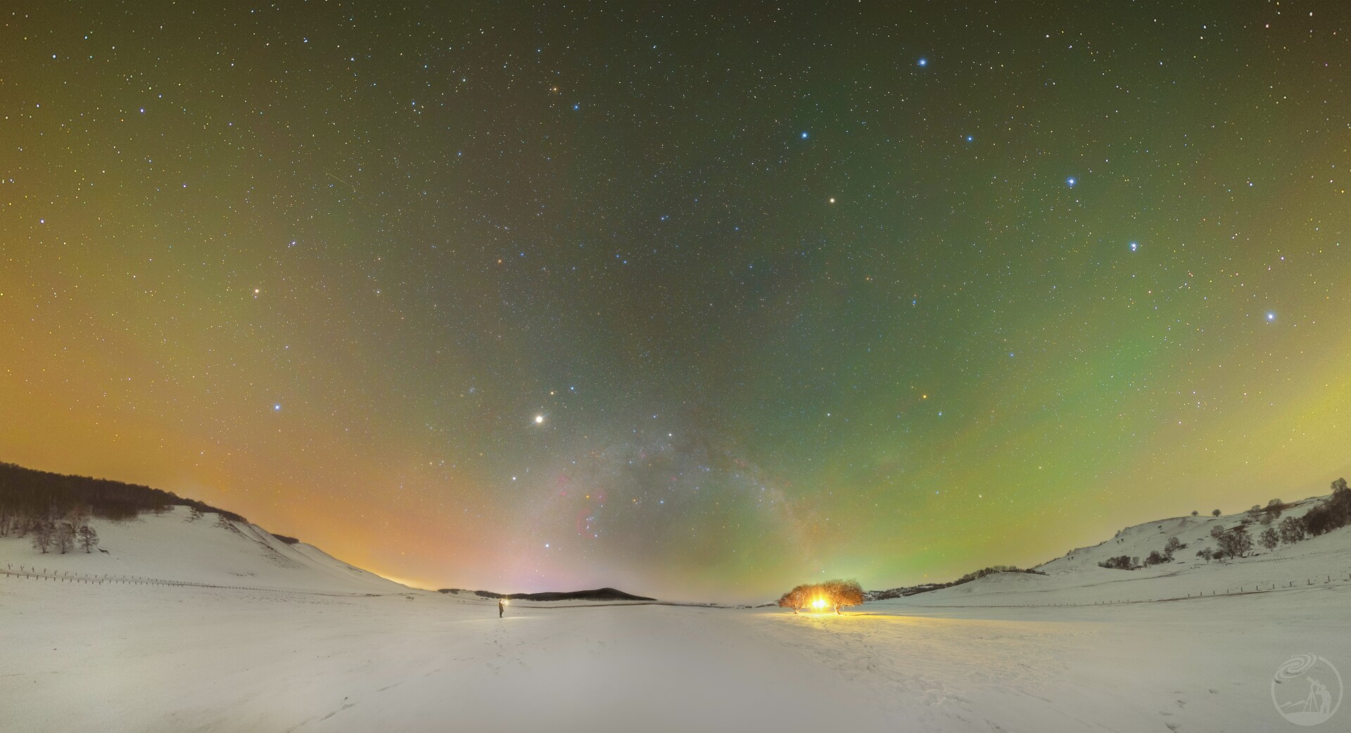 气辉中的宇宙之桥