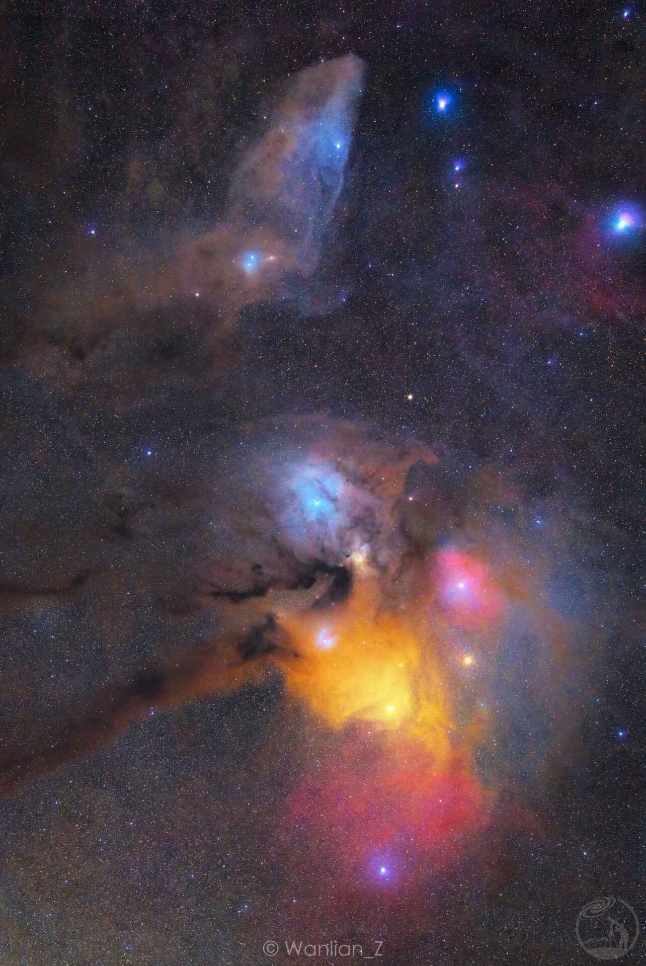 遥望彩云上山头