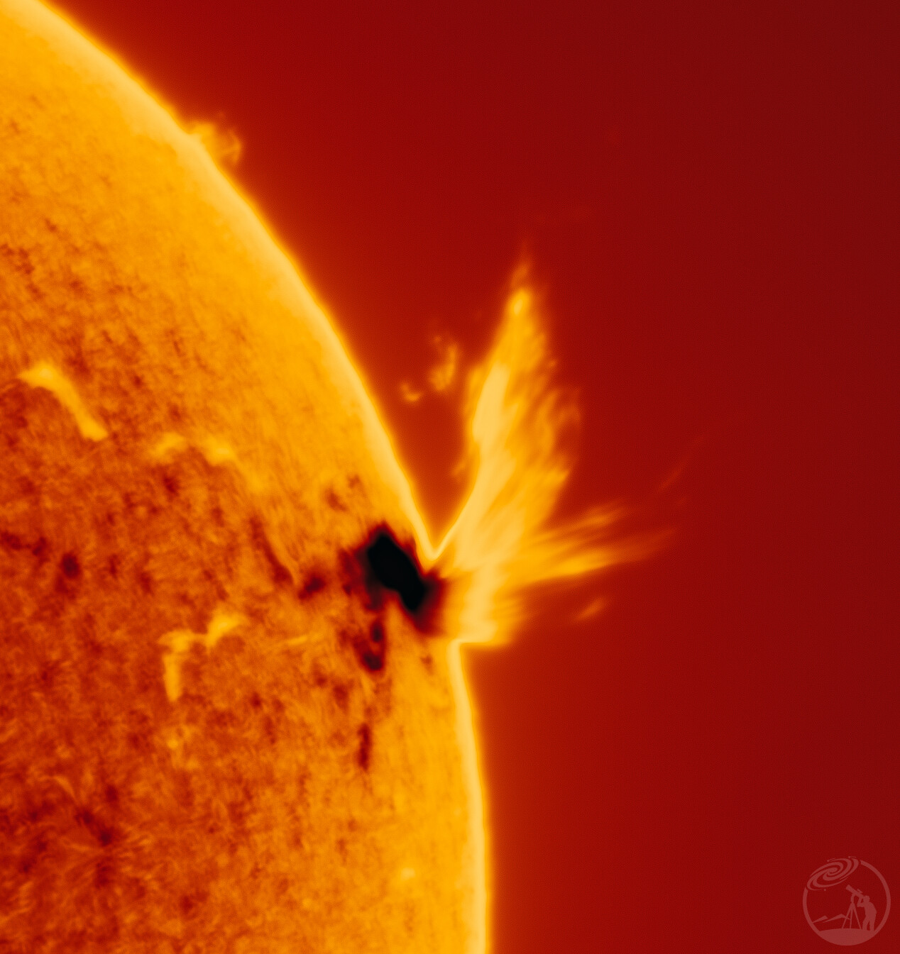 X2.52级大耀斑超级日珥喷发