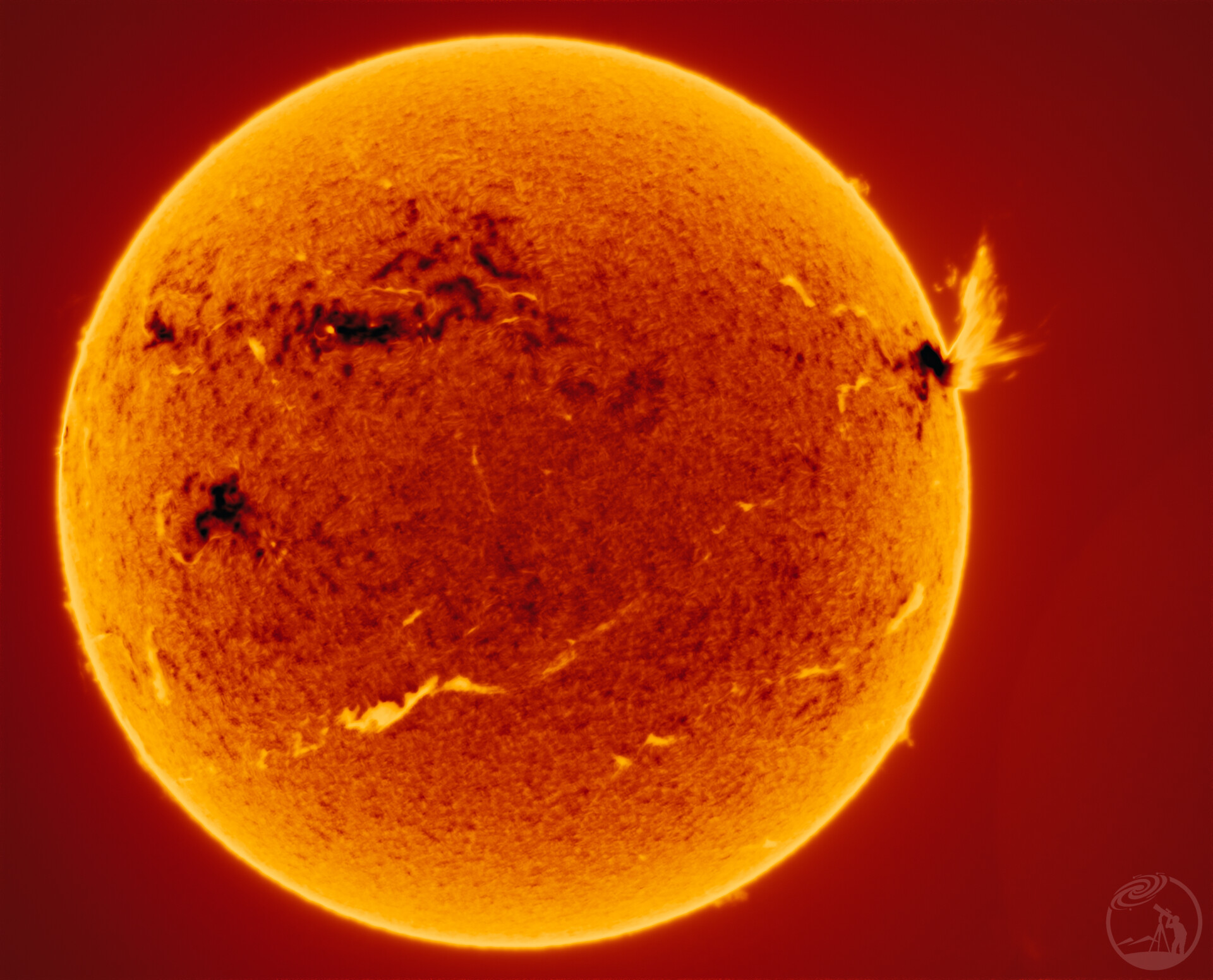 X2.52级大耀斑超级日珥喷发