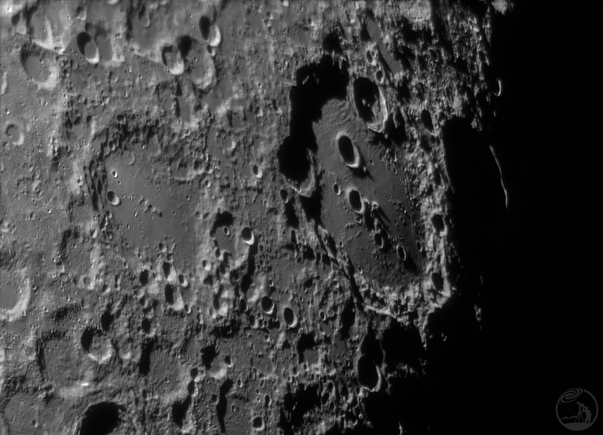 克拉维斯环形山周围