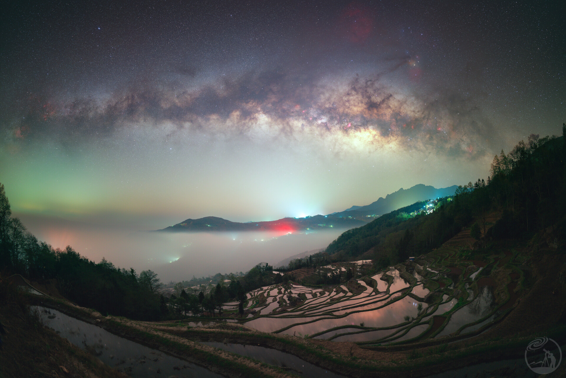 雾锁梯田，星河入梦