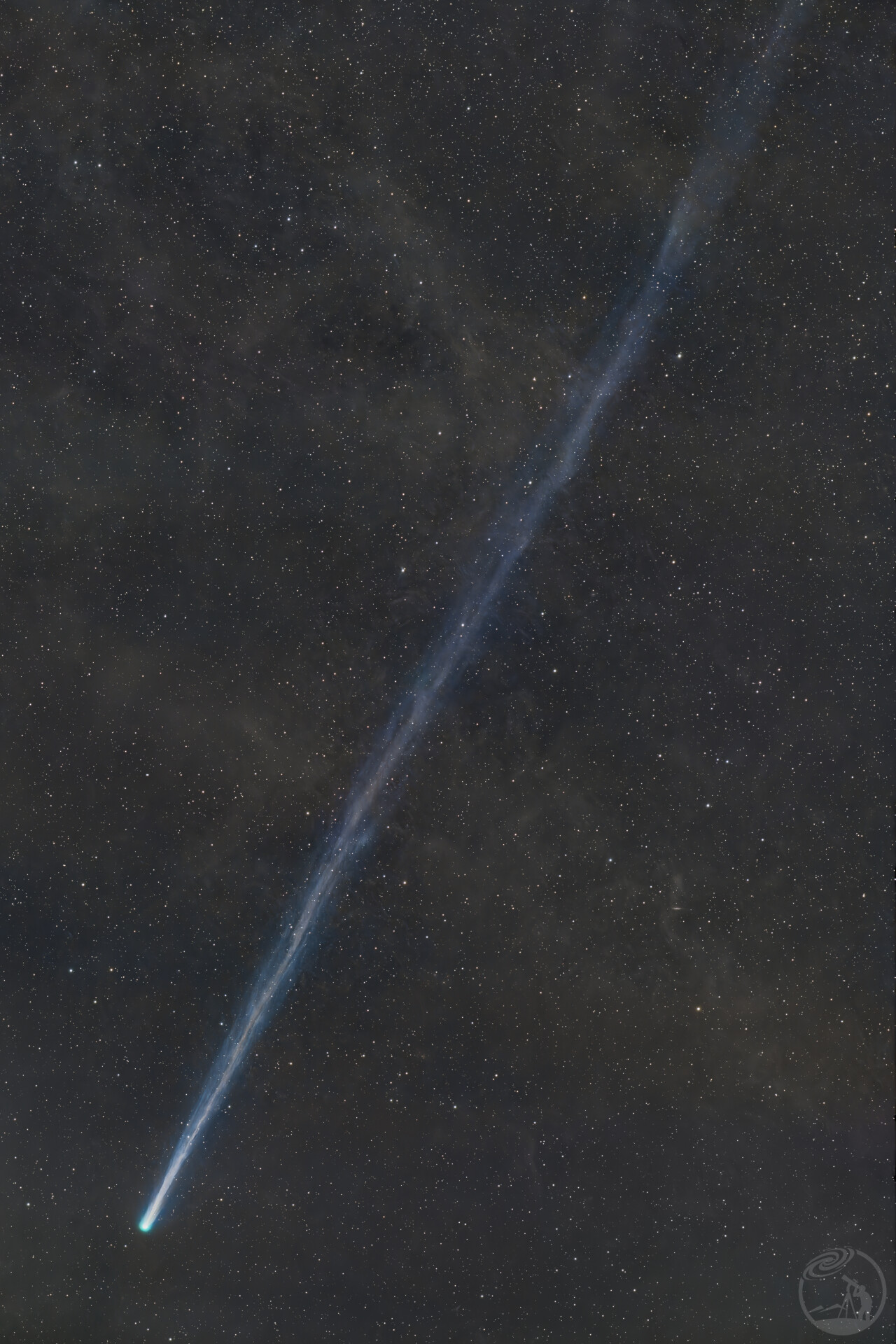 暗云中的R3彗星