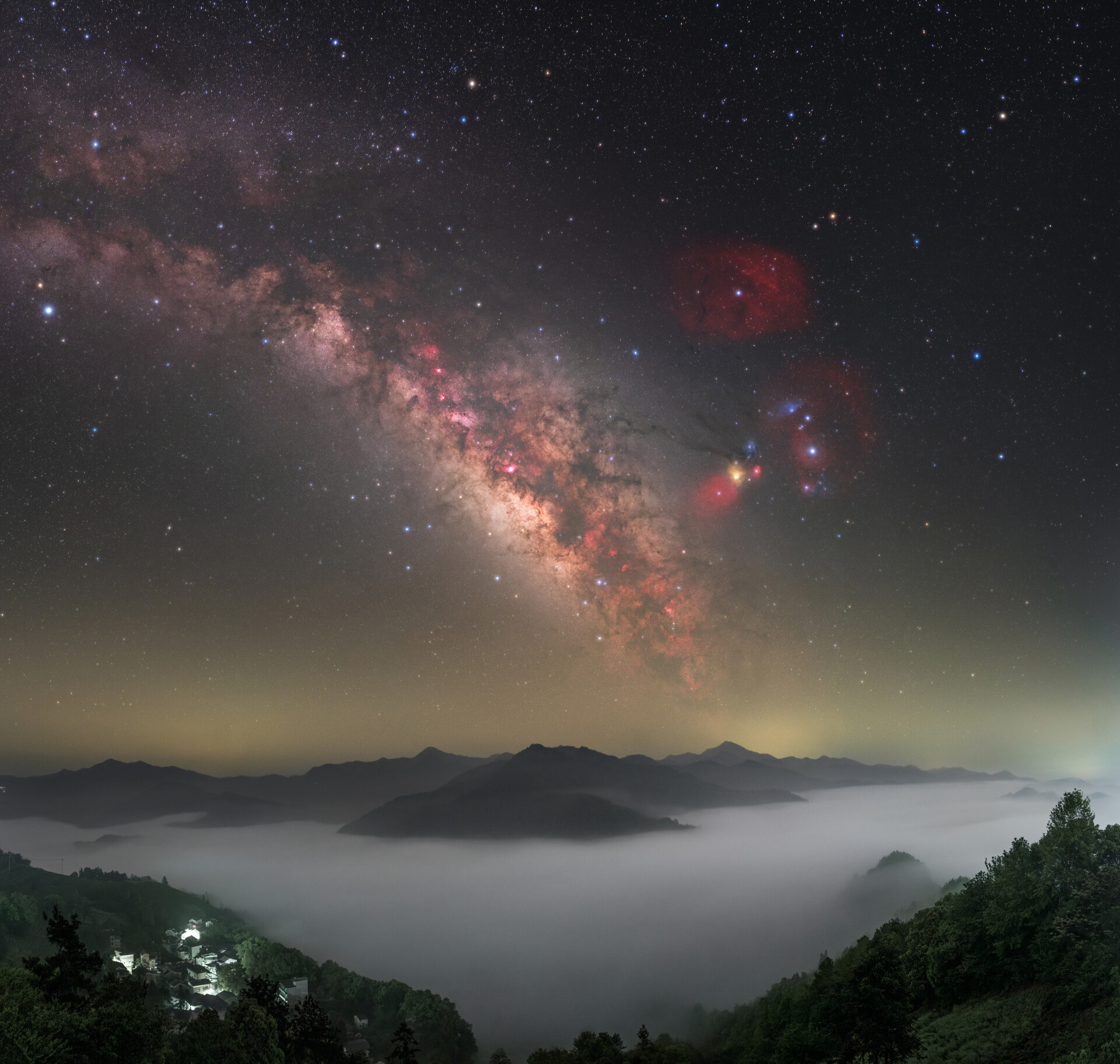 雾山灯影伴星河