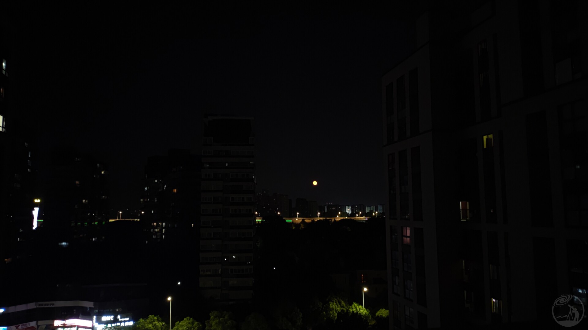 月