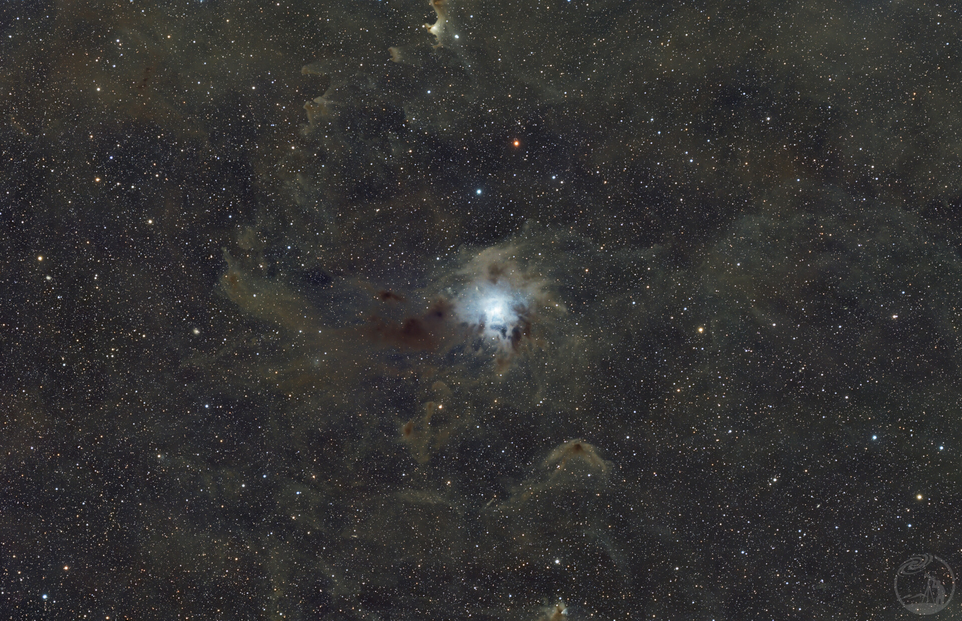 腾格里沙漠拍的NGC7023鸢尾花星云