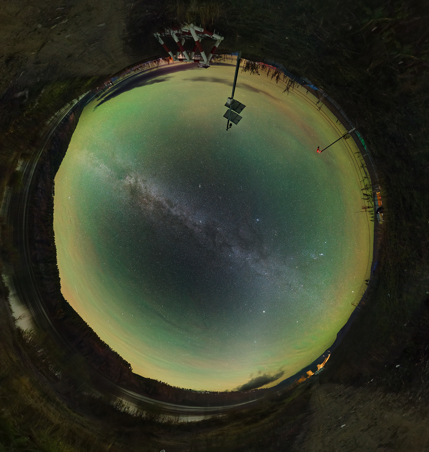 中国漠河秋季夜空全景