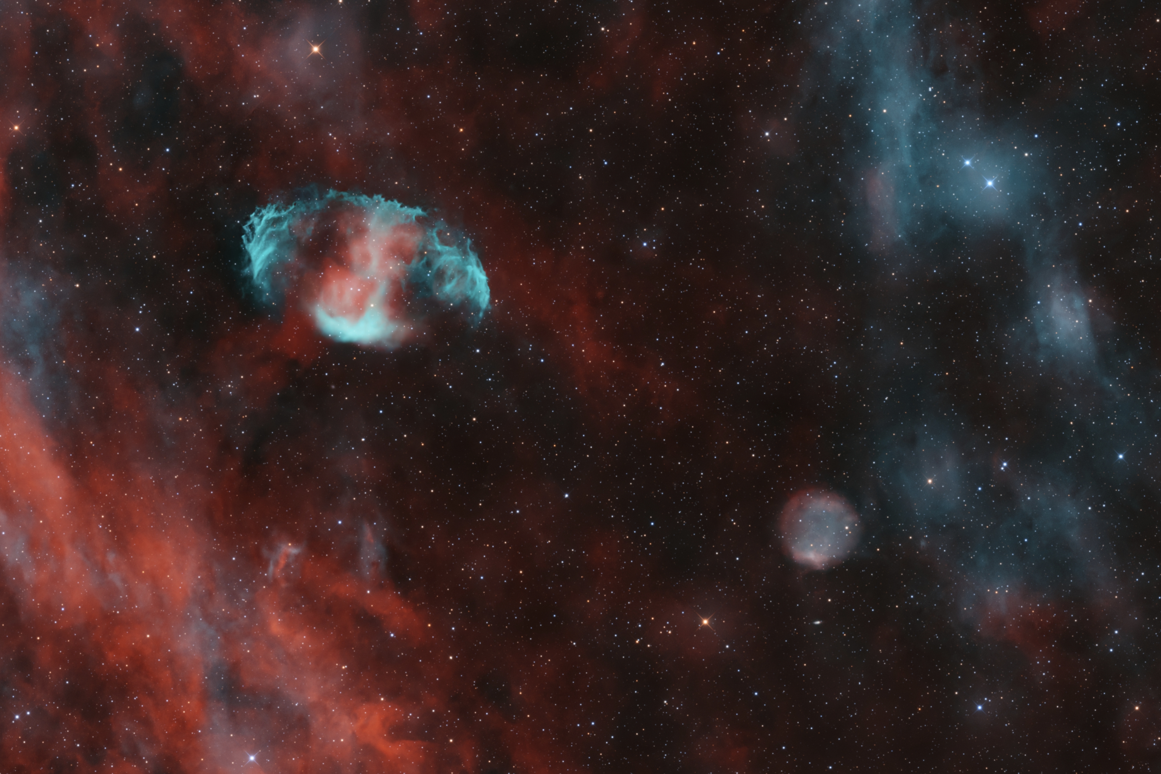 【远程日图素材】古老的玛土撒拉星云 MWP 1 与“小泡泡” Alv 1