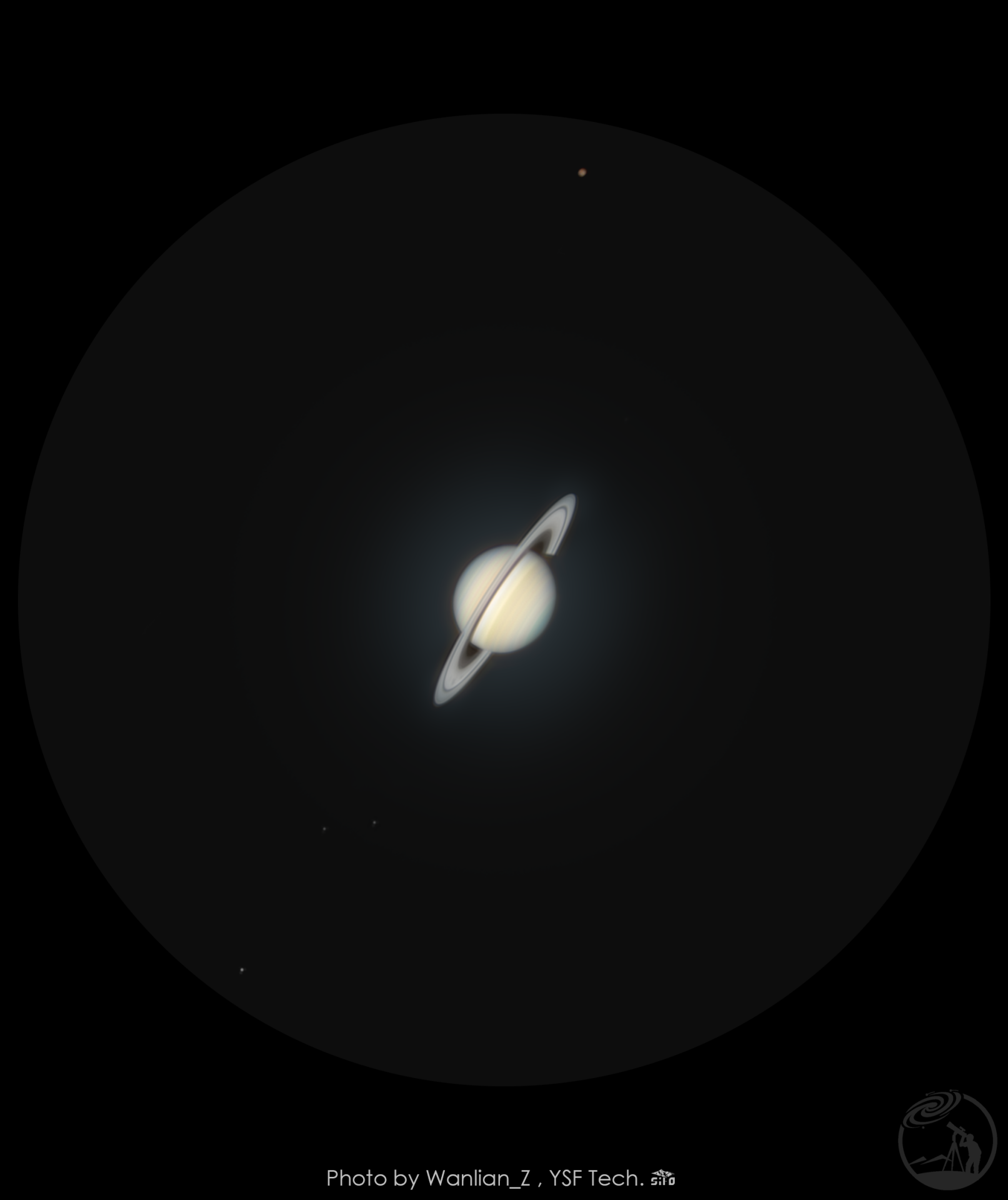 “目镜”中的土星