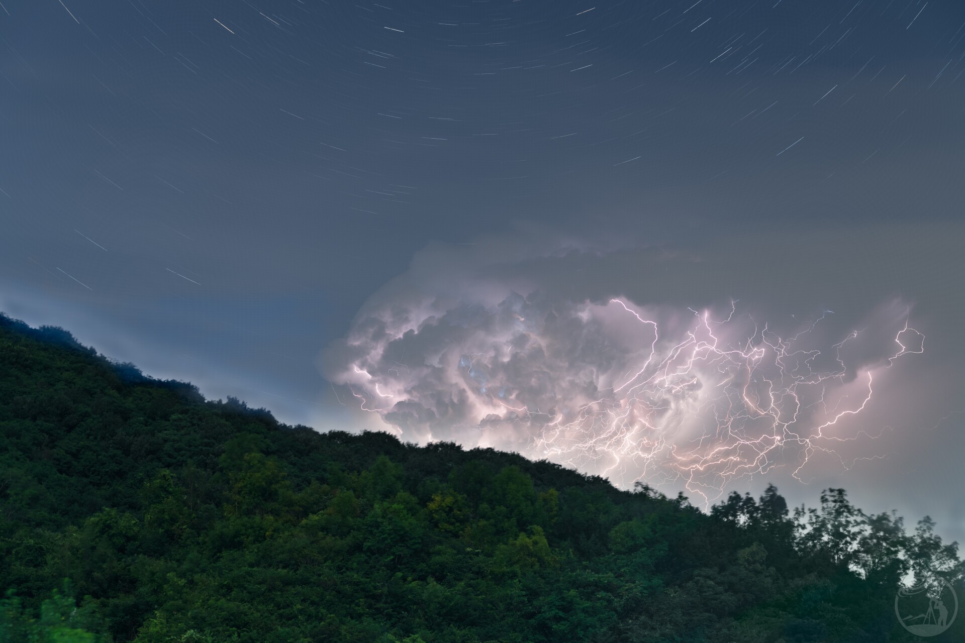 雷暴与星轨的对话