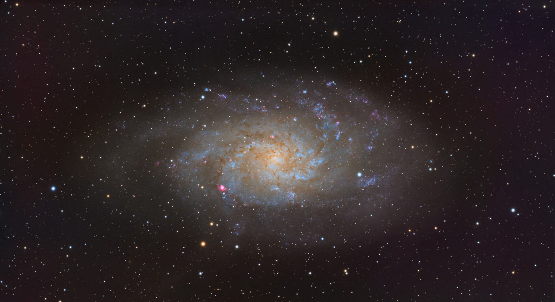 m33三角座星系