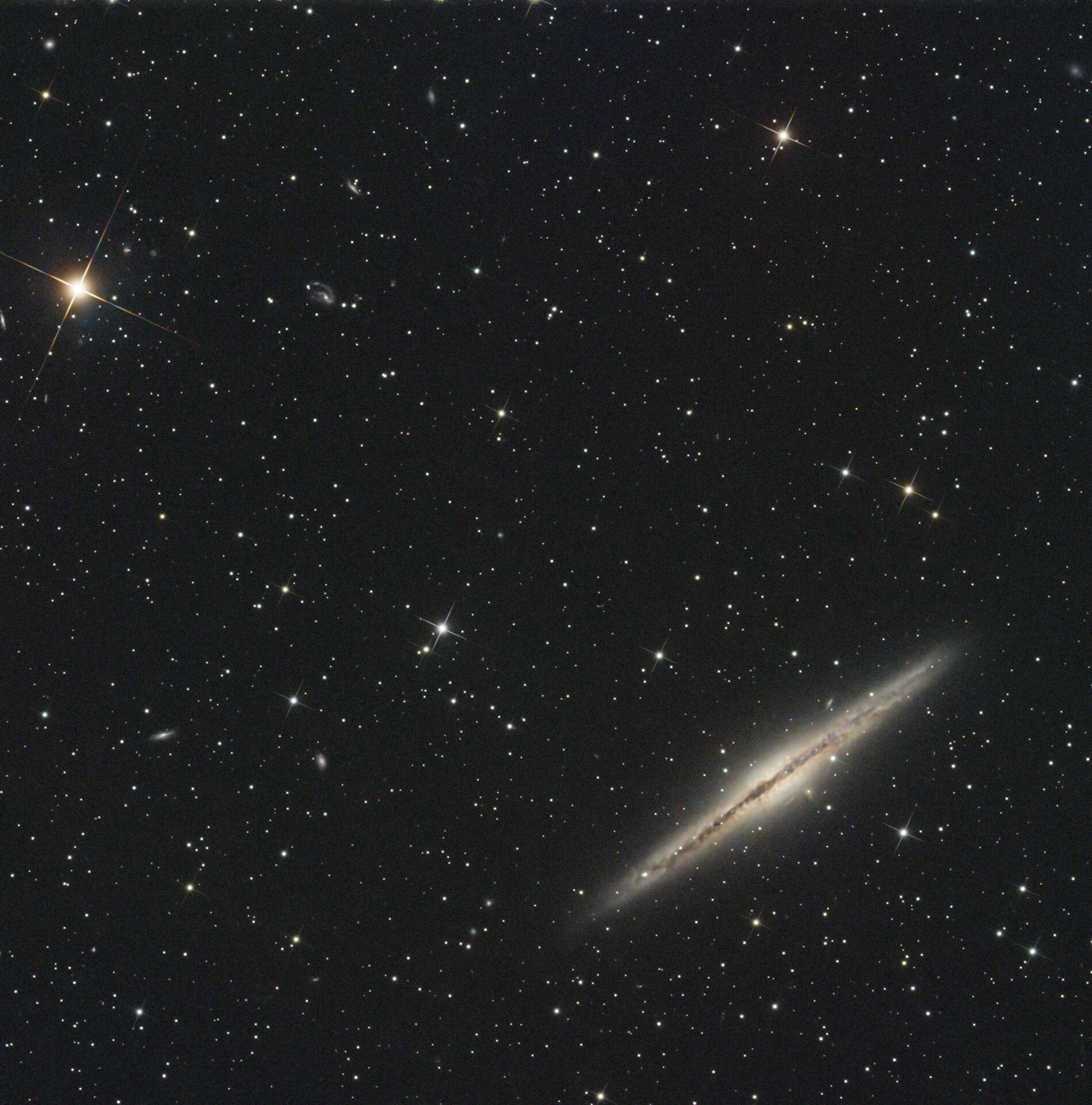 一剑开天门银裂星系ngc891